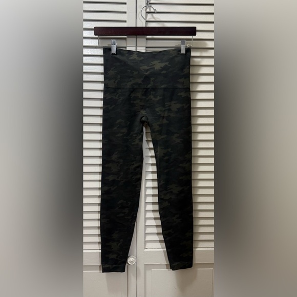 Spanx Look at Me Now Seamless Leggings - FL3515 - Green Camo - Picture 3 of 7